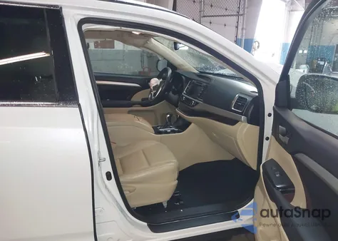 2016 Toyota Highlander Xle V6 z USA, uszkodzony, nr VIN 5TDJKRFH3GS334725